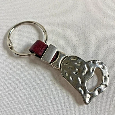Key Chain Open Heart Charm on Leather Strap Hammered Silver Tone - Изображение 1 из 4