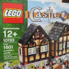 LEGO Castle Fantasy Era Medieval Market Village 10193 In 2009 used Retired#2301
