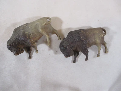 Lote de 2 - De colección - Celuloide - Plástico hueco - Búfalo / Bisonte - Estatuilla de juguete Foto 1 de 3