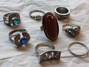 Konvolut 8 - Damen verschiedene Mode Mode Schmuck Ringe Größen Sortiment siehe Fotos. - Bild 1 von 3