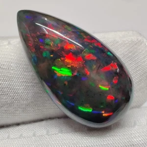15,8 kt Multi Feuer Schwarz Äthiopischer Opal Cabochon Birnenform Edelstein für Anhänger - Bild 1 von 8