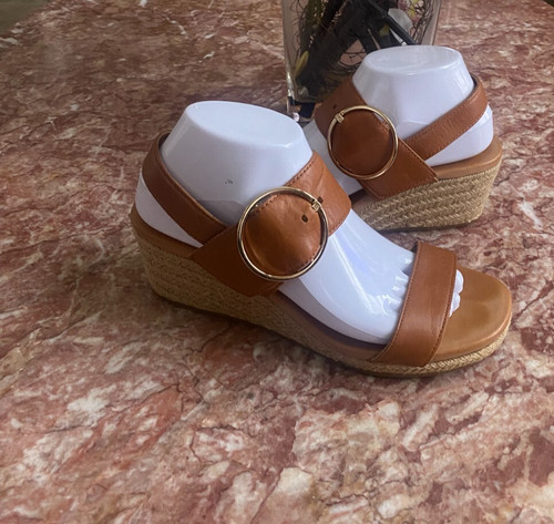 Sandali con zeppa espadrillas Ugg Navee in pelle cognac fibbia oro misura 8 5 usati in ottime condizioni! 110€