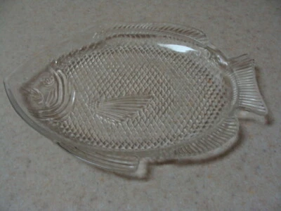 Clear Pressed Glass  Fish Shaped Plate Serving Tray Oven Proof USA 11" X 8" - Image 1 of 4