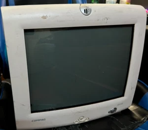 Vintage Compaq Presario MV540 CRT Gaming Retro Monitor 15in. - Picture 1 of 8