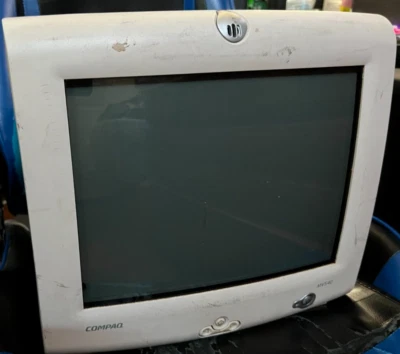 Vintage Compaq Presario MV540 CRT Gaming Retro Monitor 15in. - Image 1 of 4