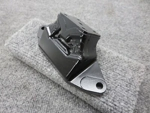 68N44517-00-00 66V-44517-00-8P NOS OEM Yamaha Boat Motor Mount XR AR SX - Picture 1 of 5