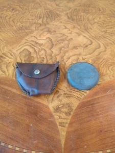 Piedra de afilar vintage en bolsa de cuero - Imagen 1 de 3