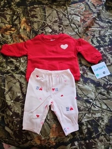 NWT Baby girl Newborn Fleece sweatshirt & jogger Set Heart, Valentine's - Picture 1 of 2