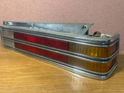 Conjunto de luz trasera combinada derecha 80-81 Buick Skylark Limited OEM, pasajero Foto 1 de 4