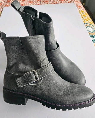 ¡Nuevo! Botas de mujer LUCKY BRAND grises con cuero talla superior 9 medianas suela de goma Foto 1 de 4