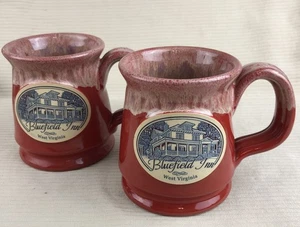 Lote de 2 tazas Bluefield Inn West Virginia rojas blancas goteo Deneen tazas de cerámica como nuevas - Imagen 1 de 7