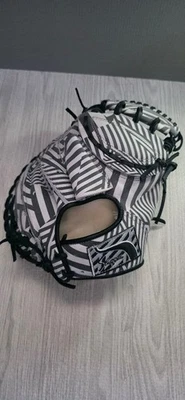 Kubota Slugger Soft Catcher's Mitt Dazzle Camo Right Throw Used - Image 1 of 4