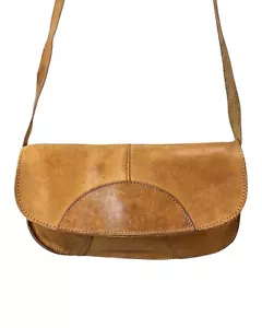 VINTAGE 60s 70s TAN BROWN LEATHER BOHO MOD BAGUETTE SHOULDER BAG - Picture 1 of 5