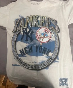 Mitchell & Ness Yankees Graphic T-Shirt. SMALL - Picture 1 of 2