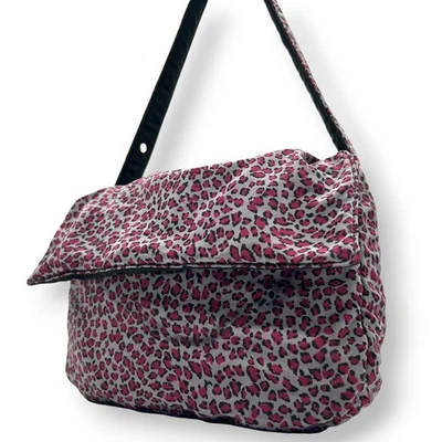 Autêntica Bolsa de Ombro BOTTEGA VENETA Leopardo Nylon Aba Rosa Cinza Feita na Itália - Imagem 1 de 4