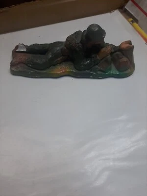 Figura de soldado de tiza J H Miller 1950 Tiza tendido sin rifle. Usado Foto 1 de 4