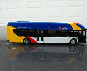 NEW FLYER XN40 Minneapolis Mpls St Paul 1 87 bus - Picture 1 of 6