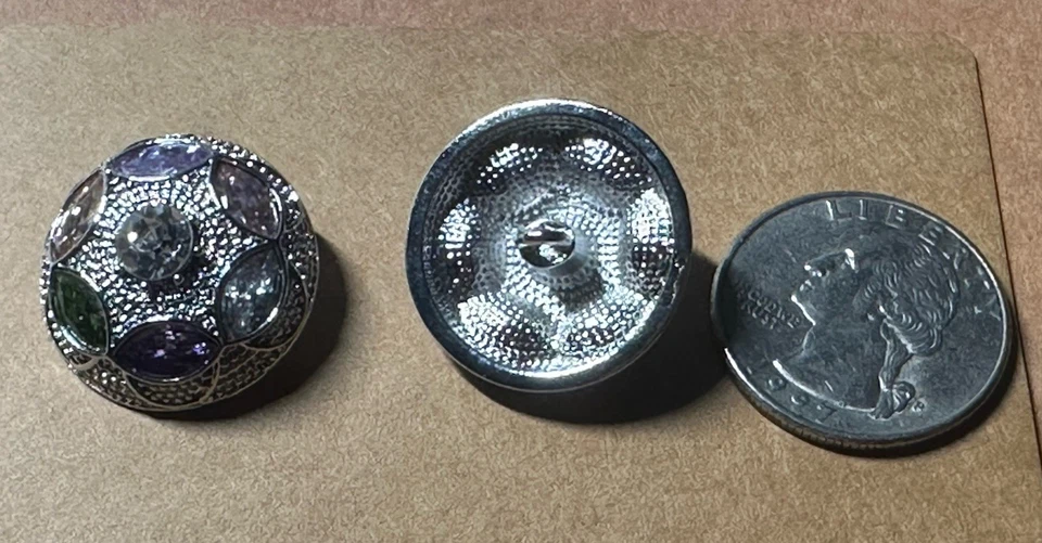 Botones de diamantes de imitación de metal y cristal de inspiración vintage de 2 colores.68 Foto 1 de 2