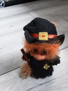 Vintage Russ Troll Halloween Witch With Hat Broomstick 16 cm Orange Hair - Rare - Picture 1 of 3