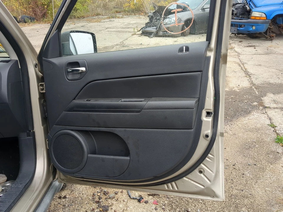 Jeep Patriot 2010 pasajero delantero derecho interior panel puerta moldura ADW9Z Foto 1 de 1