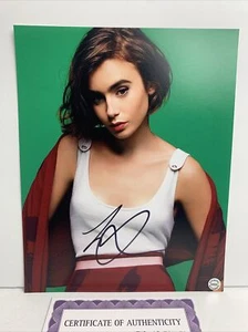 Lily Collins (Actress) Signed Autographed 8x10 photo - AUTO COA - Picture 1 of 2