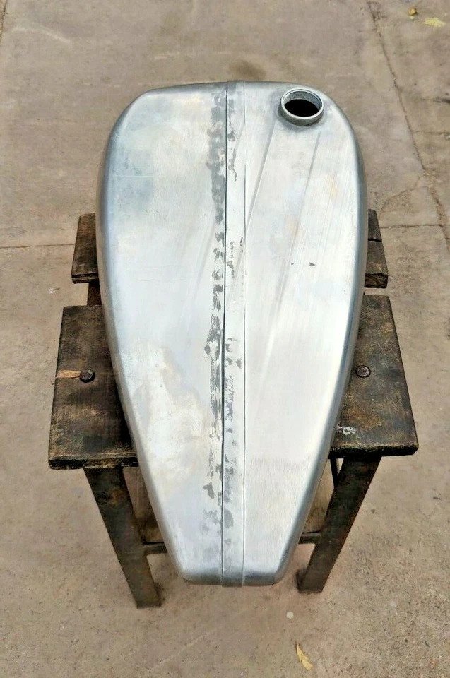 INDIAN FOUR 1929 - 1931 TANQUE DE GASOLINA PARA MOTOCICLETA (HECHO A PRESIÓN) CON UN SOLO ORIFICIO Foto 1 de 4