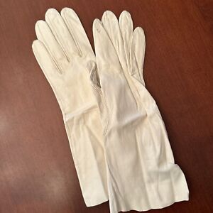 Vintage Womans White Kid Leather Gloves Made in France XS Size 6 G12