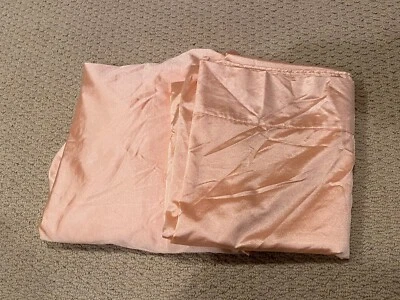 Juego de sábanas planas y ajustables doble satinado melocotón Playboy Ceilán Dan River EE. UU. de colección Foto 1 de 4