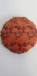 Vintage Stratton England Red Dragon Compact - Picture 1 of 5