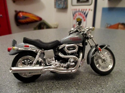 MOTO DIECAST MISTIO HARLEY DAVIDSON 2001 FXSTS SOFTAIL SERIE 24 DE COLECCIÓN Foto 1 de 4