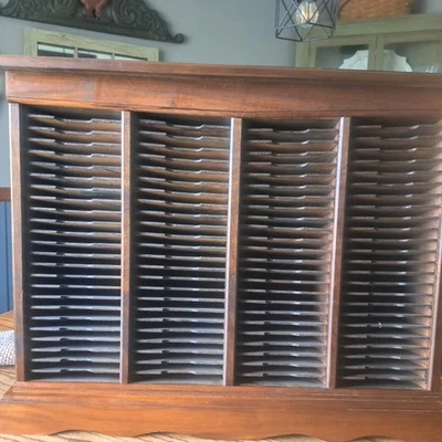 Almacenamiento de CD de madera vintage con capacidad para 100 CD Foto 1 de 4