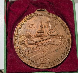1972 GENERAL DOUGLAS MACARTHUR MEDAL Medallion LARGE & HEAVY INCHON LANDING - Picture 1 of 6