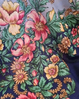 Pavlovo Posad Russian Wool Shawl,very pretty flower design & fringe-some damage  - Image 1 of 4