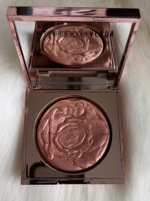 SMASHBOX + VLADA Petal Metal HIGHLIGHTER Powder Compact ROSEMANTIC Rose Pink - Image 1 of 3