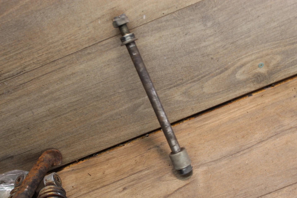 Yamaha Exciter 185 SR185 1981 llanta delantera eje pivote perno con espaciadores Foto 1 de 4