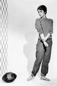78546 JEAN SEBERG AS HELEN KOKINTZ IN THE MOUSE Wall Print Poster US - Picture 1 of 7