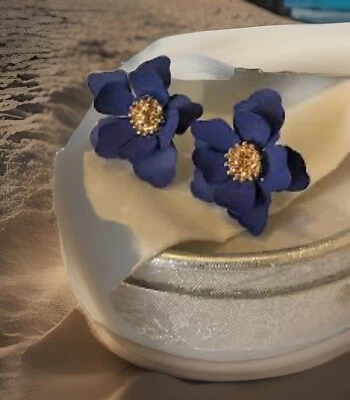 PENDIENTES ANTHROPOLOGIE 3D BRIGITTE FLORALES POST ACABADO MATE AZUL/DORADO Foto 1 de 2