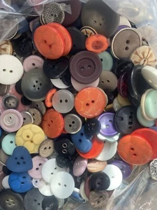 ASSORTED RANDOM VINTAGE Sewing Button Mix Lots of 300, USA SHIPPER - Picture 1 of 5