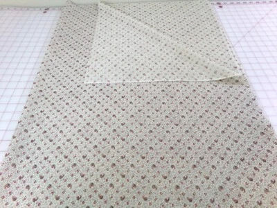 MEZCLA DE TELA DE FLORES PEQUEÑAS aprox. 34x44. Fondo beige claro. Lavado. N24-1212 Foto 1 de 4