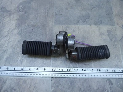 1981 Suzuki GS650 G S444. driver front foot pegs and brackets mounts - Imagem 1 de 4