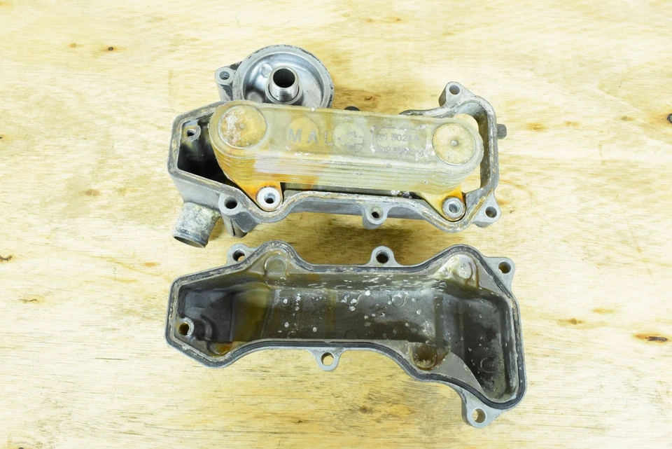 Honda CBR600RR 1995 CBR600 CBR 600 F3 enfriador de aceite del motor, carcasa y cubierta 1996 Foto 1 de 1