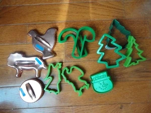 Christmas Holidays Green Copper Cookie Cutter Set Plastic & Metal Vintage - Picture 1 of 7