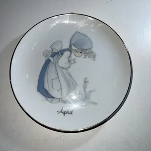 Vintage Precious Moments Plate 1983 April - Picture 1 of 3