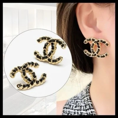 Pendientes Chanel 🖤 CC tono oro y cuero  Foto 1 de 4