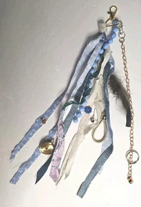 Geldbörsenanhänger Schlüsselanhänger Boho Shabby OOAK Handarbeit Upcycling blau goldfarben - Bild 1 von 4