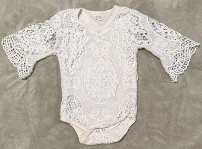 Красивый Baby девочек 9-12 М белый цветочный кружева наложение крючком верхний EUC младенца - Изображение 1 из 4