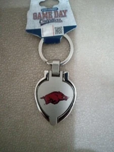 Arkansas Razorbacks Metal Heart Locket Keychain (Brand New) Still Has Item Tag - Picture 1 of 4