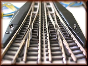 Mä Z: Left & Right hand electric turnout 8561/64 + 8591 curve track (1 pair) New - Picture 1 of 6