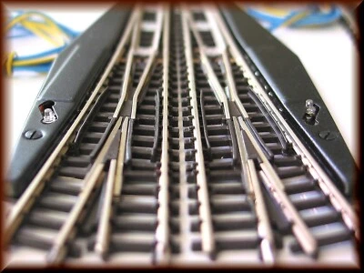 Mä Z: Left & Right hand electric turnout 8561/64 + 8591 curve track (1 pair) New - Image 1 of 4