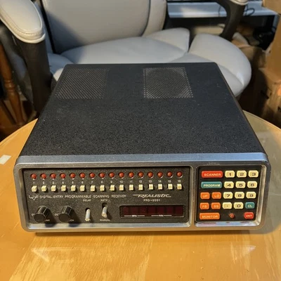 Realistic PRO-2001 Digital Entry Programmable Scanning Receiver - WORKS - Image 1 of 4